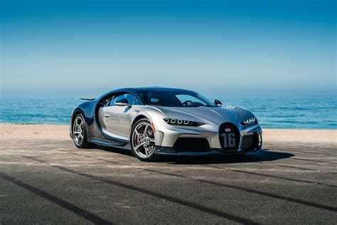 2022 bugatti chiron reviews.